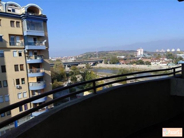 СЕ ИЗДАВА ДВОСОБЕН СТАН КАЈ НОВА ЖЕЛЕЗНИЧКА