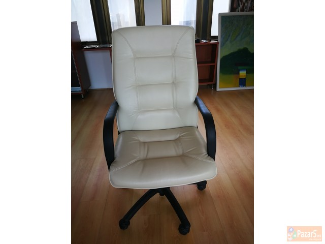 Се продава канцелариски мебел