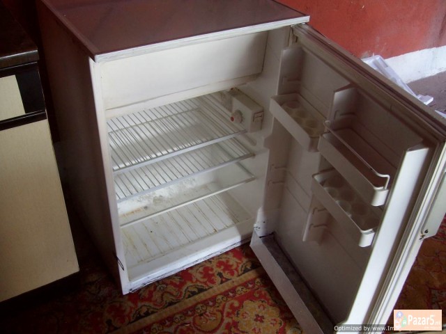 Prodavam Dva Frizideri, Kujnski I Za Dlaboko Zamrz