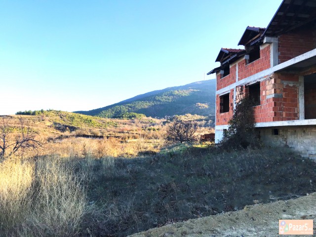 Се продаваат 2 плаца во Нерези