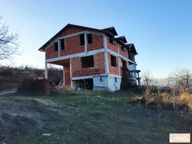 Се продаваат 2 плаца во Нерези