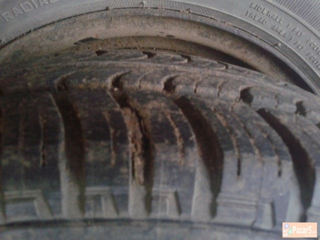 Se Prodavat 4 Gumi So Bandasi