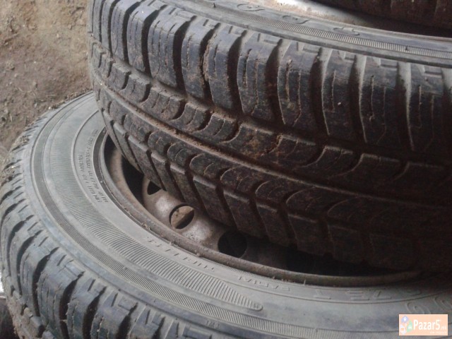 Se Prodavat 4 Gumi So Bandasi