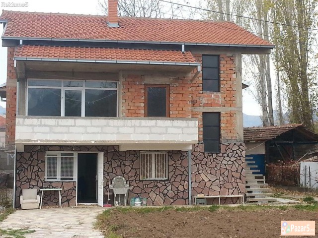 Prodavam Kuka Na Prekrasna Lokacija