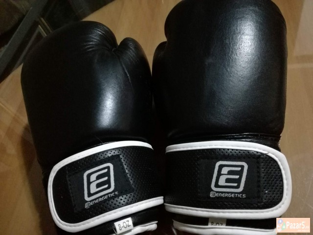 Ракавици за кикбокс и штитници за нога