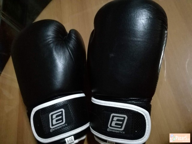 Ракавици за кикбокс и штитници за нога