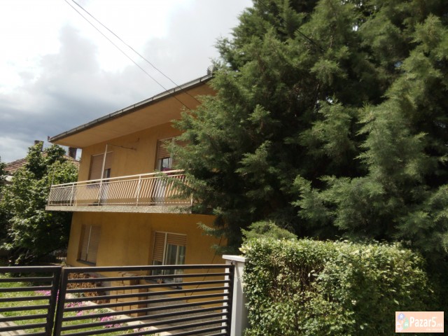 Продавам куќа во бутел 1