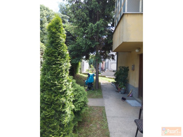 Продавам куќа во бутел 1