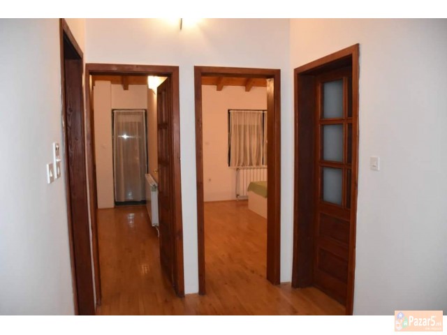 Издавам,продавам екстра стан во Црниче