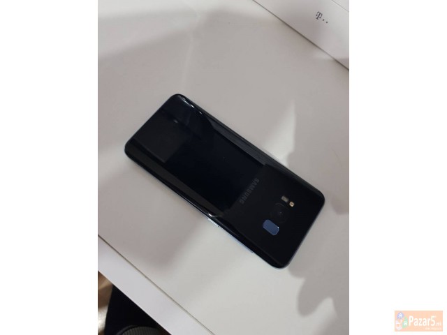 Samsung Galaxy S8  Staklo Je Malo Razbijeno