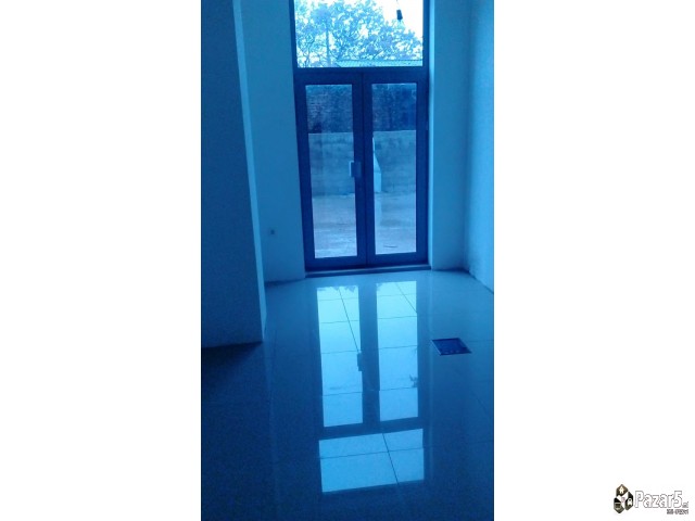 Centar Se Izdava Izlozbeno Kancelariski Prostor