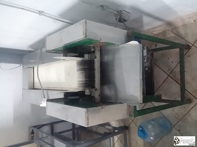 Продавам Сецкалка со конвеер трака, со 16 инокс но