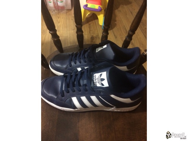 Адидас патики и Џорданки