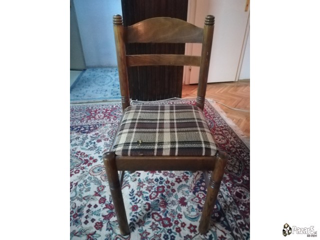 Се продава маса со столици