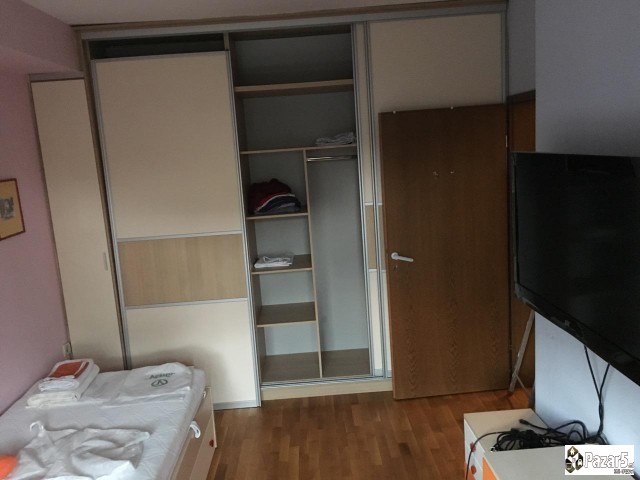 СЕ ИЗДАВА ЛУКСУЗНО ОПРЕМЕН СТАН ВО ЦЕНТАР