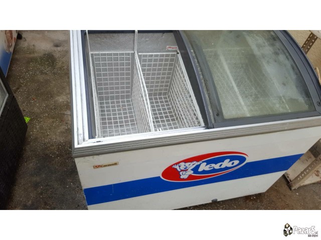 Замрзнувач за во продавница