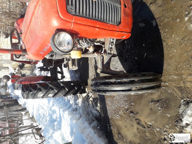 Traktor Imt539