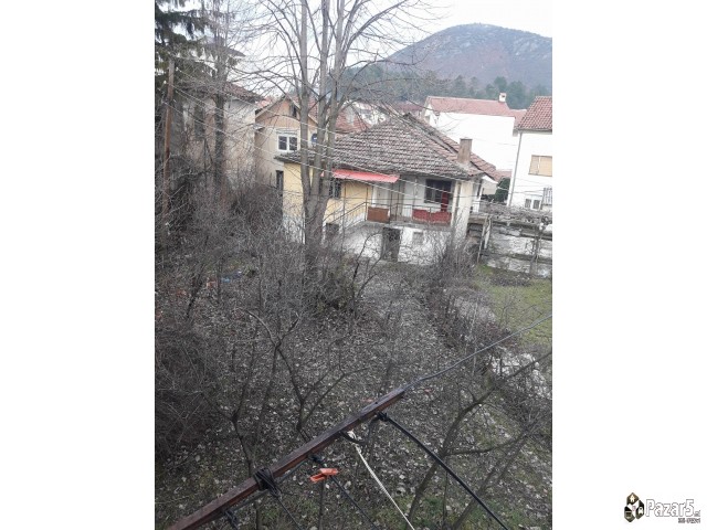 Kuka I Dvorno Mesto 272m2 Vo Kicevo