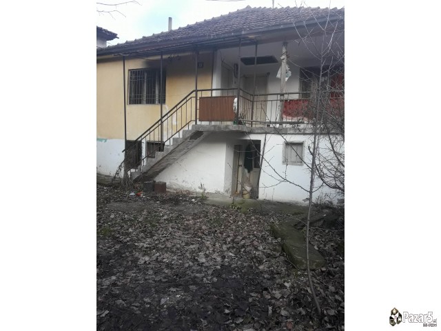 Kuka I Dvorno Mesto 272m2 Vo Kicevo