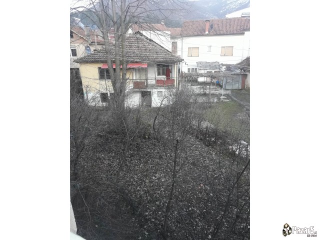 Kuka I Dvorno Mesto 272m2 Vo Kicevo