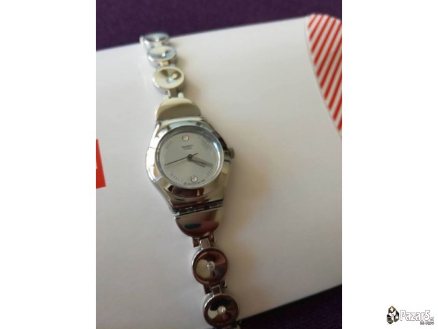 Продавам женски часовник