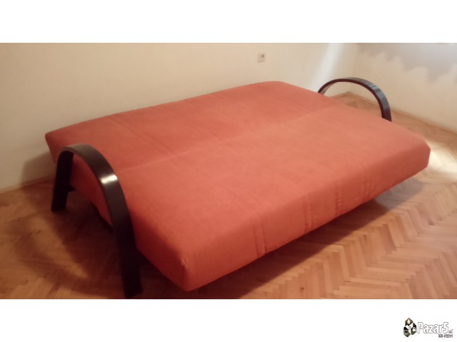 Издавам двособен стан во Кисела Вода