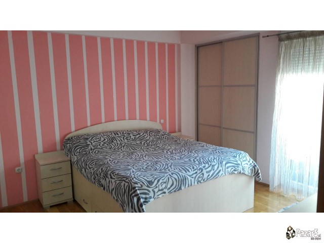 Odlicen Stan Pozadi Univerzalna