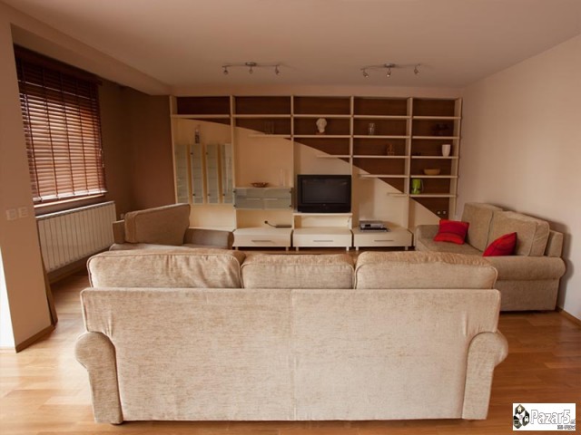 СЕ ПРОДАВА 4-СОБЕН СТАН ВО ЦЕНТАР