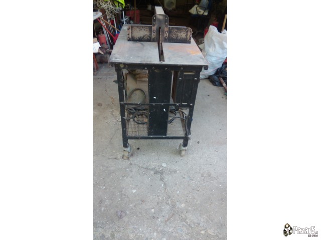 Продавам циркулар за сечење дрва