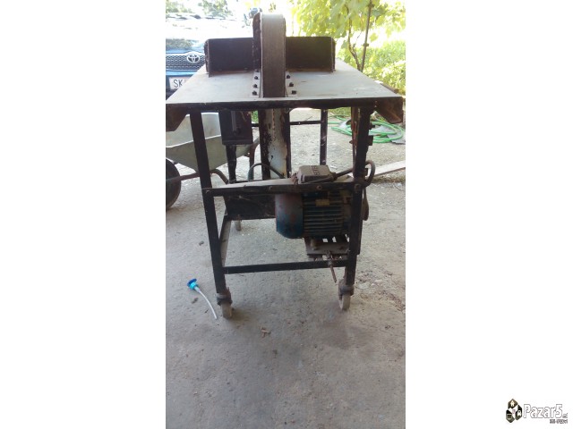 Продавам циркулар за сечење дрва