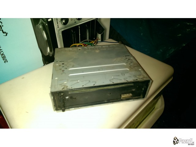 Продавам багажник за кола и радио со ЦД Сони