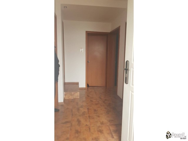 КУЌА ВО СТАКЛАРА 