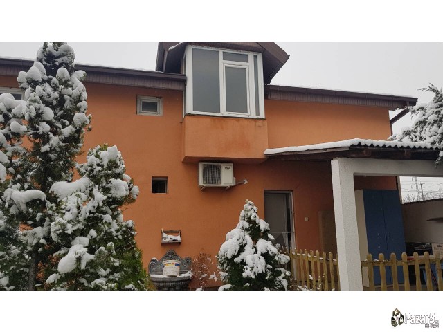 КУЌА ВО СТАКЛАРА 