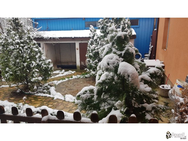 КУЌА ВО СТАКЛАРА 