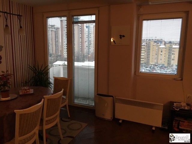 Се продава трособен стан во Аеродром