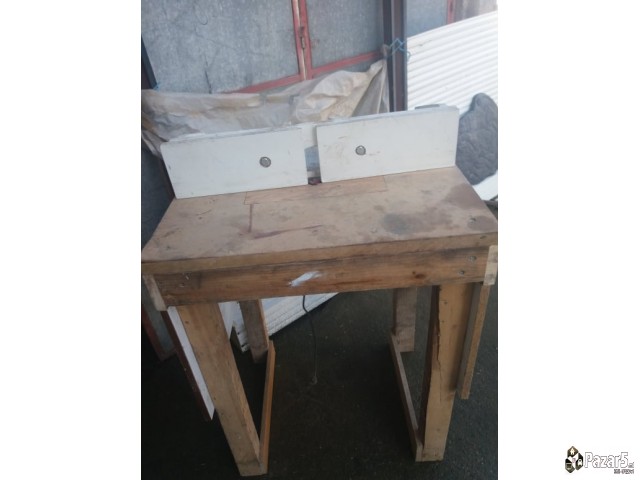 Se Prodava Ober Freza So Postolje