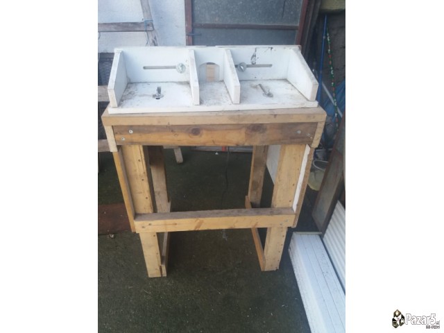 Se Prodava Ober Freza So Postolje