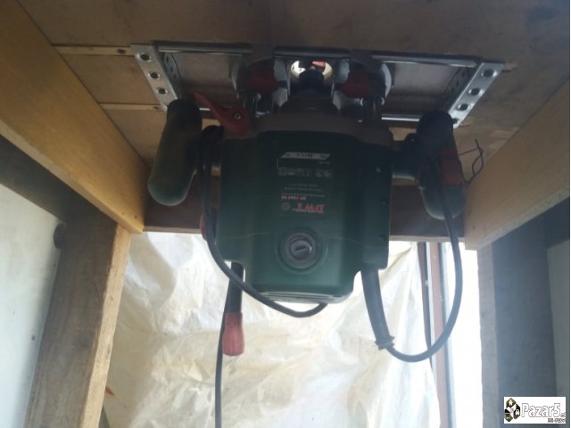 Se Prodava Ober Freza So Postolje