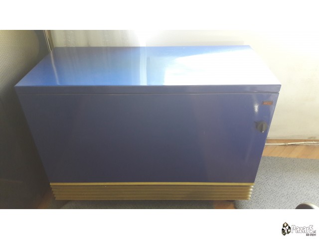 Се продават