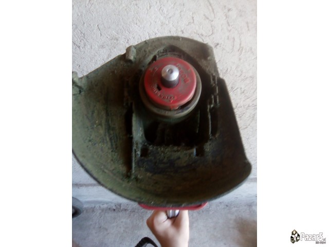 Masina Za Kroenje Treva Na Zilki Bosch