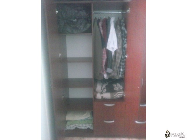 Се продава  ормар