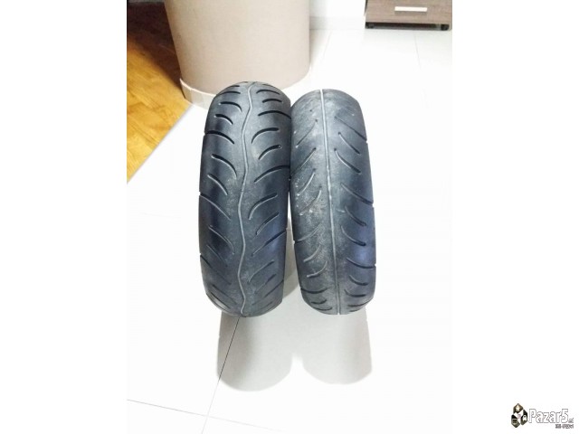 Prodavam 2  Gumi Za Skuter