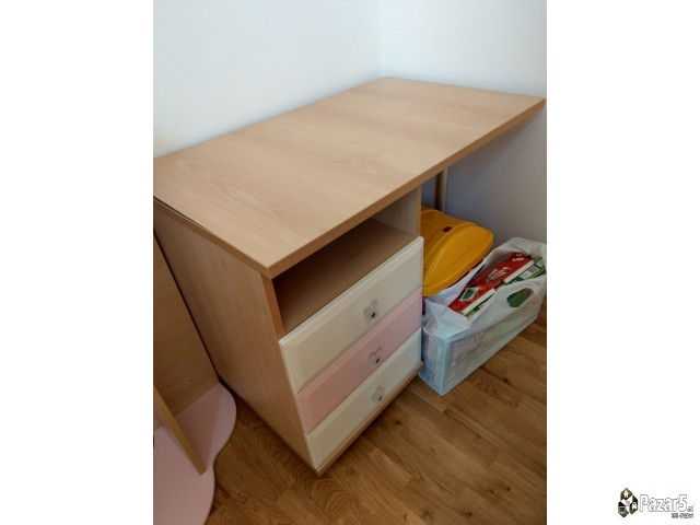 Детска соба (за девојче) во одлична состојба