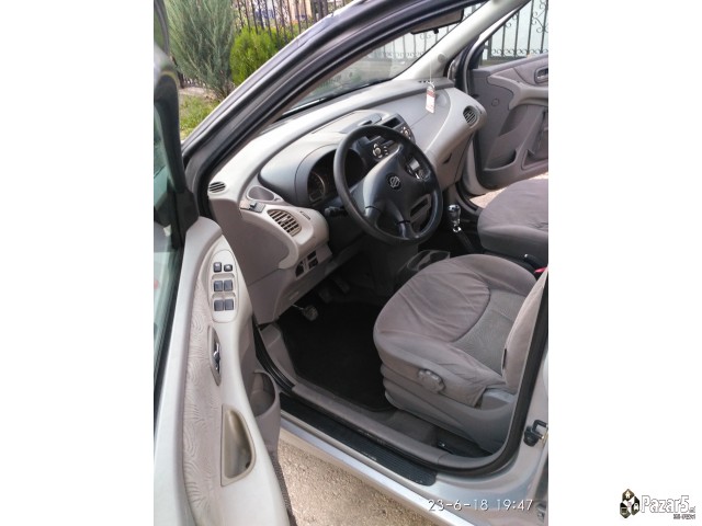 Nissan Almera Tino 