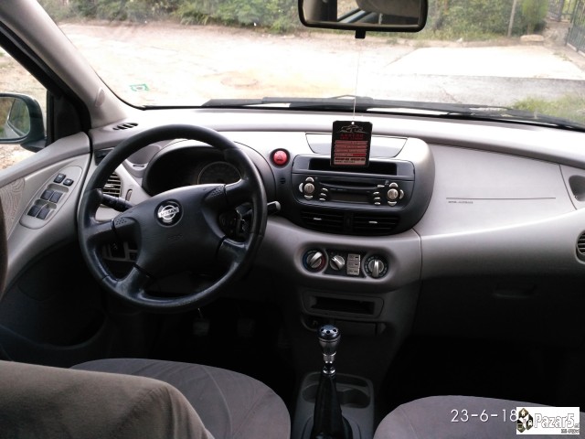 Nissan Almera Tino 