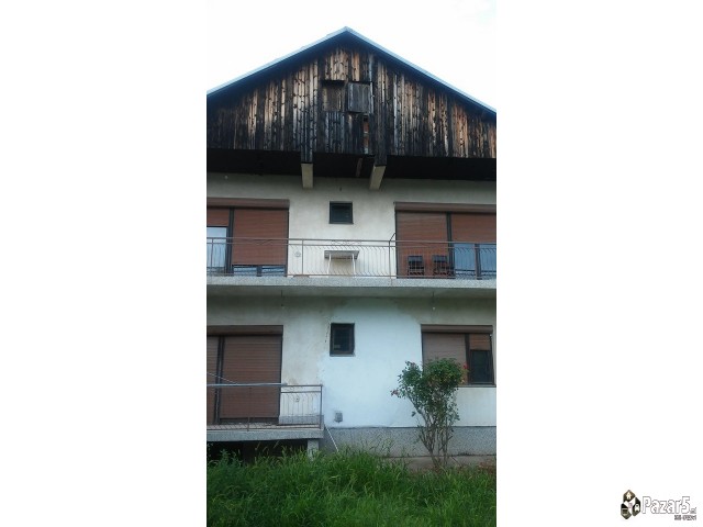 ПРОДАВАМ КУЌА!