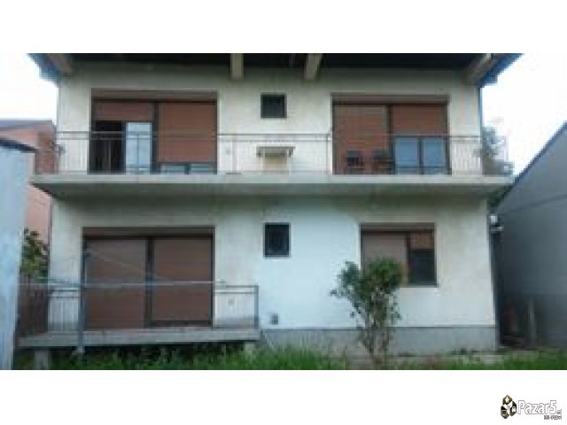 ПРОДАВАМ КУЌА!