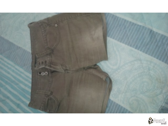 Maslinesti Kratki Pantalonki