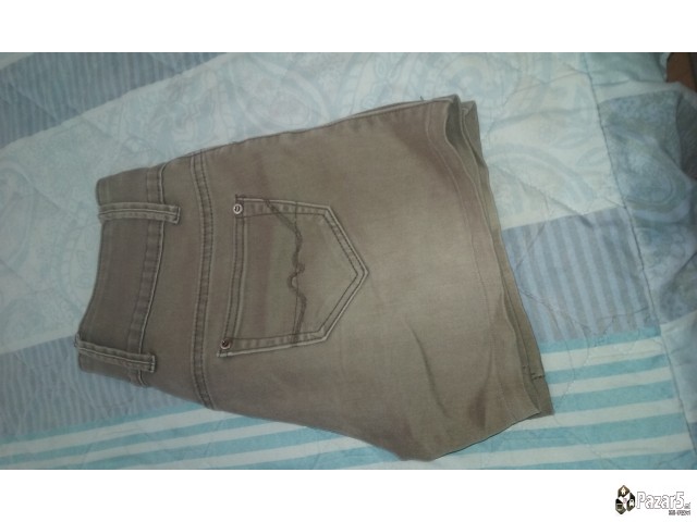 Maslinesti Kratki Pantalonki