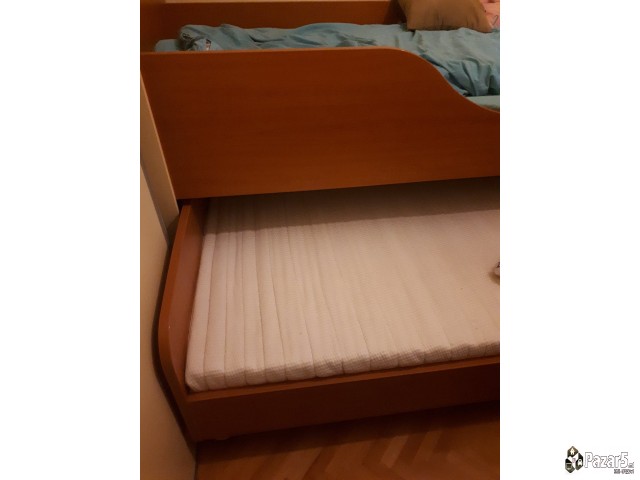 Продавам два кревети